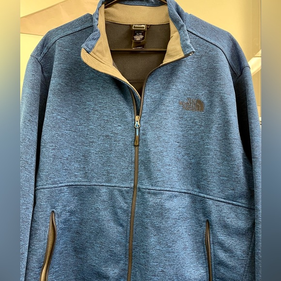 Like new men’s NorthFace lightweight jacket. Size XL. Worn only a few times. - Picture 3 of 3